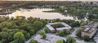 Spacious 3BR House With Firepit & Grill, Near Beach