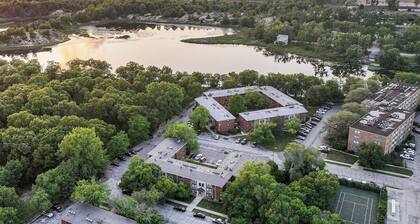 Spacious 3BR House With Firepit & Grill, Near Beach