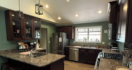 Flagstaff Getaway!
Sleeps up to 14 comfortably!