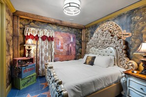 20 bedrooms, iron/ironing board, free WiFi, bed sheets - 20 Bedroom Hollywood Themed Mansion Private Pool+Lazy River (Davenport)