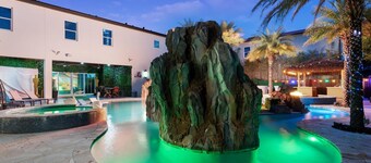 20 Bedroom Hollywood Themed Mansion Private Pool+Lazy River