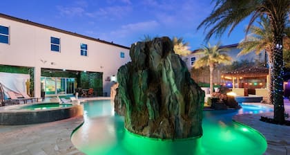 20 Bedroom Hollywood Themed Mansion Private Pool+Lazy River