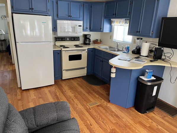Microwave, oven, stovetop, coffee/tea maker