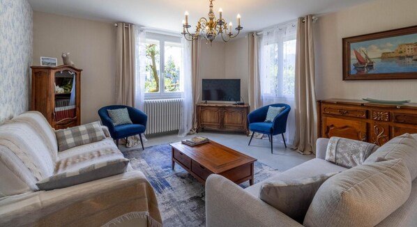 TV - LOVELY - ALBERTVILLE (ALBERTVILLE)