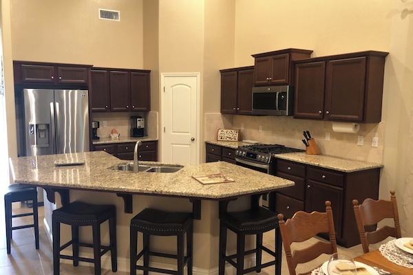 Frigorífic, microones, forn i placa de cuina