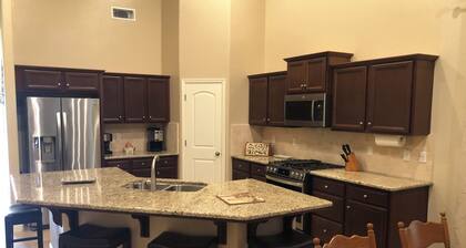Mondavi Cottage - for Travelers, Professionals, & Medical or University Staff