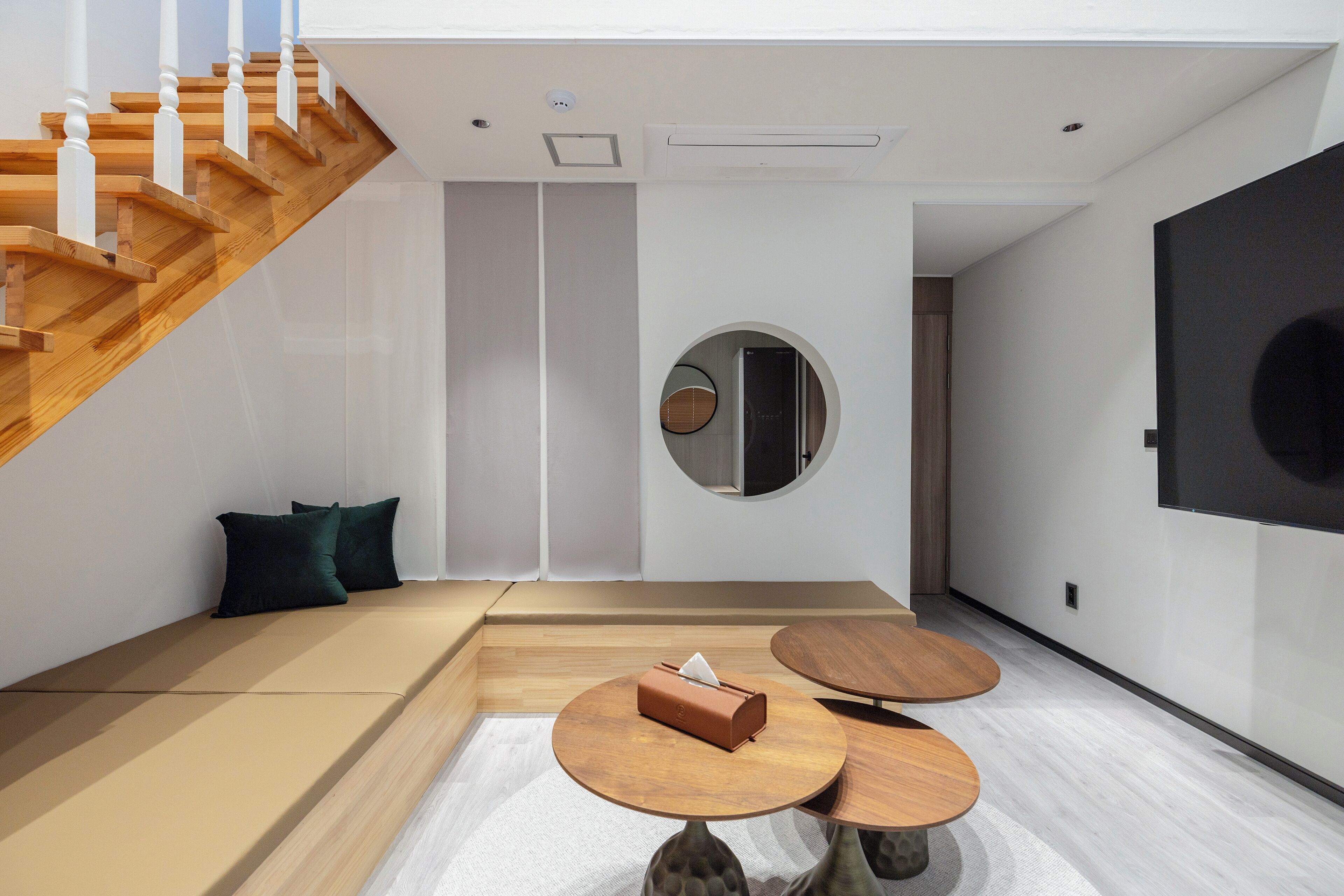 Brown Dot Duplex | 무료 WiFi