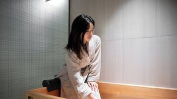 Premier Double Hinoki | Bathroom | Hair dryer, bidet, towels, toilet paper