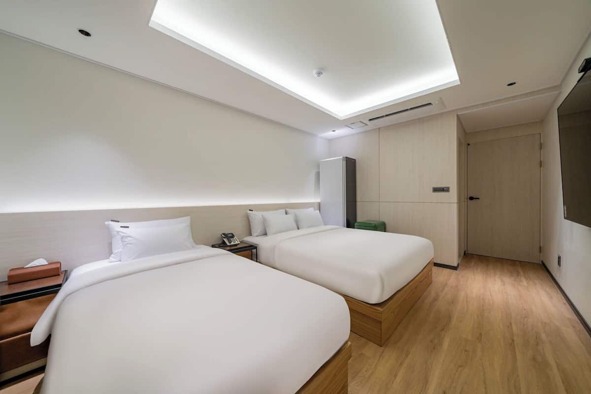 Standard Twin Room | Free WiFi