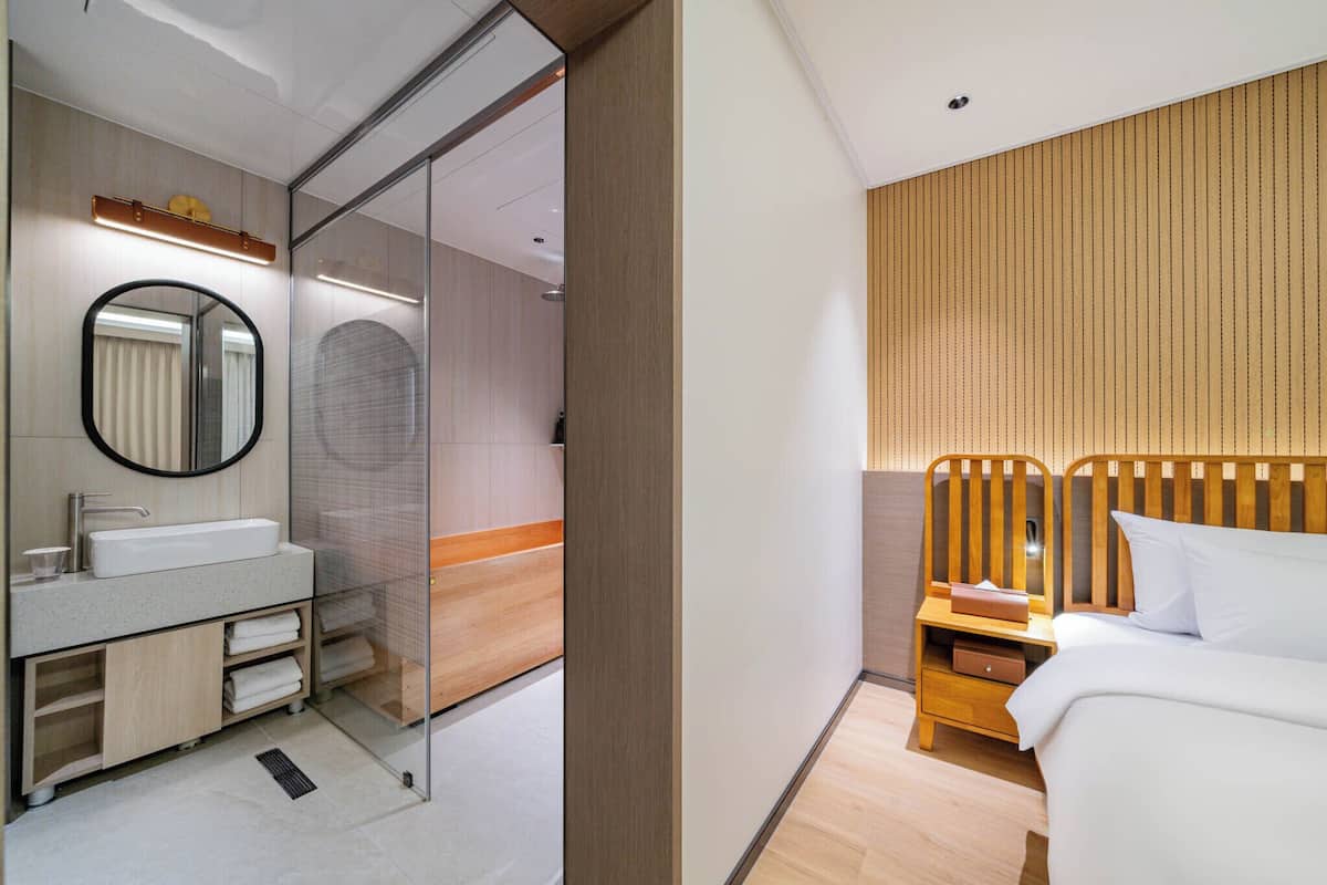 Premier Double Hinoki | Free WiFi