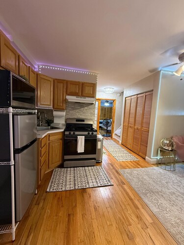 Cozy 1-bedroom lower level apartment with WiFi, AC in charming The Bronx