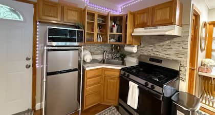 Cozy 1-bedroom lower level apartment with WiFi, AC in charming The Bronx