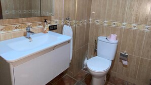 تجهيزات دش، مجففات شعر، مناشف، صابون