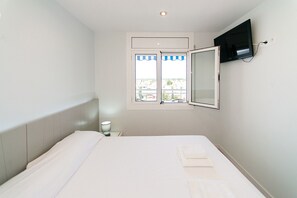 Iron/ironing board, free WiFi, bed sheets