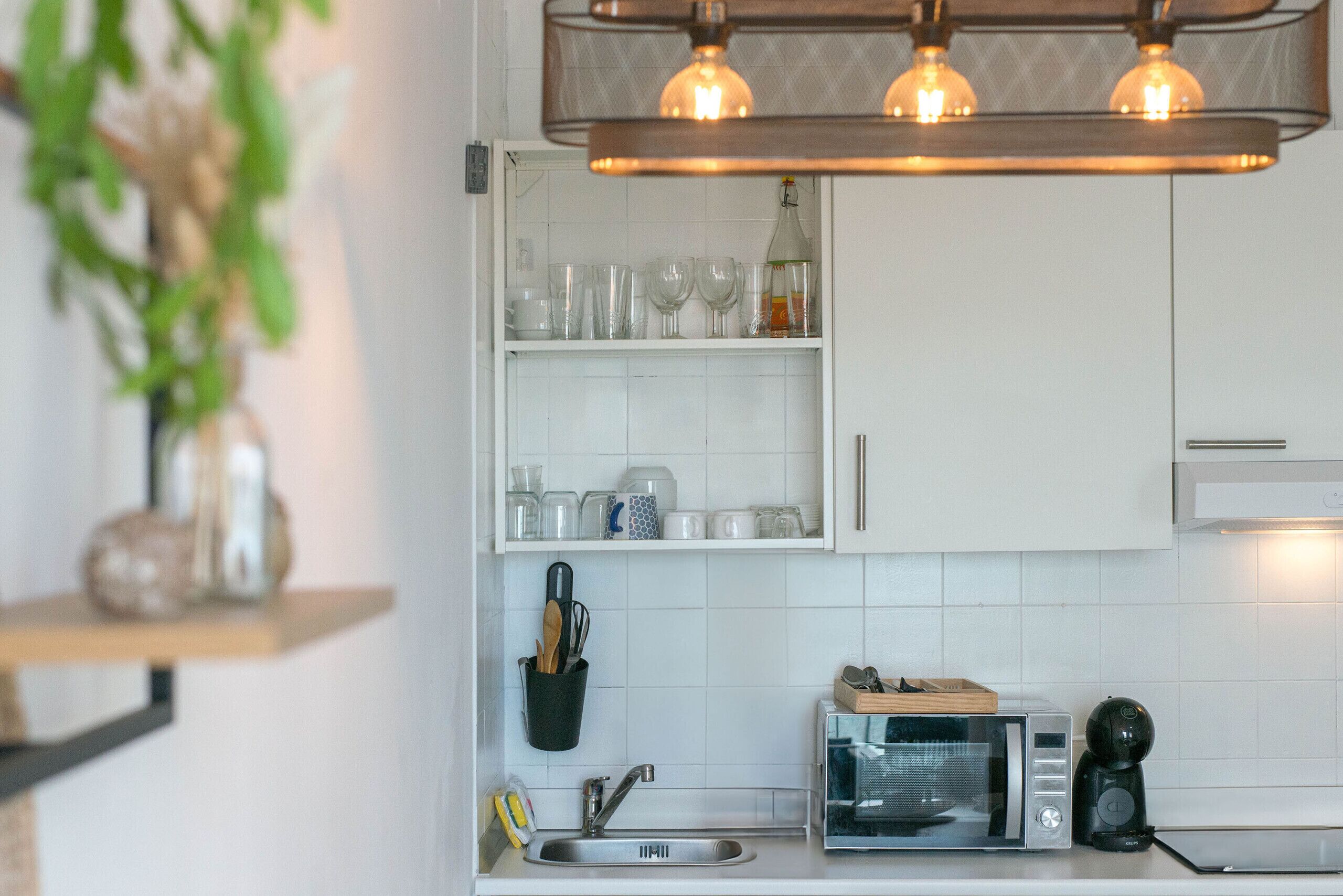 Kjøleskap, mikrobølgeovn, ovn og kaffetrakter/tekoker