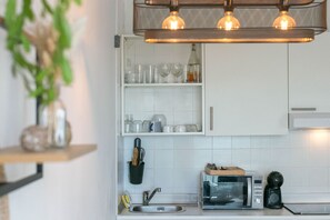 Fridge, microwave, oven, coffee/tea maker