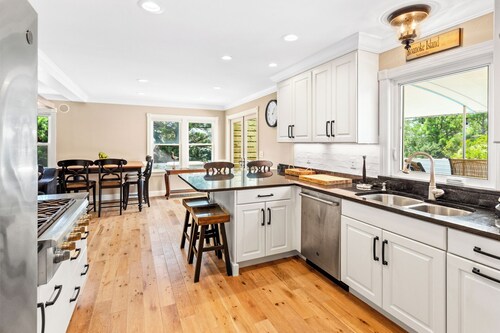 Roanoke Island Retreat *canal front on the sound*pool