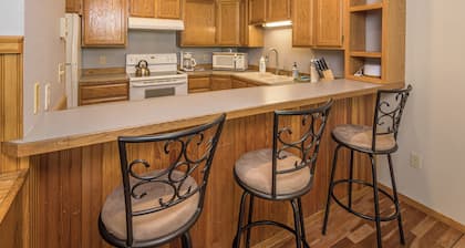 New! Walking distance to town center, Wood stove