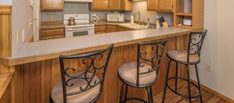 New! Walking distance to town center, Wood stove