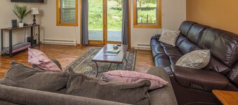 New! Walking distance to town center, Wood stove