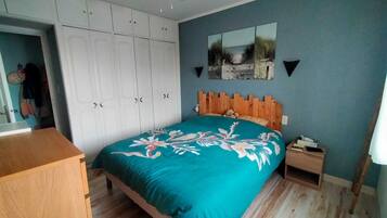 4 slaapkamers, een strijkplank/strijkijzer, wifi, beddengoed