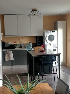 ميكروويف، فرن، موقد طهي مسطح، غسالة أطباق