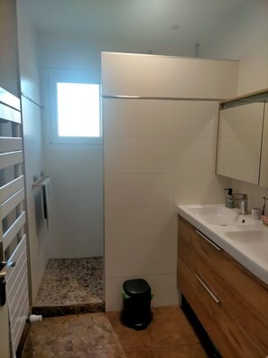 Shower, toilet paper