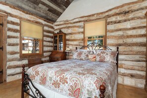 1 bedroom, iron/ironing board, free WiFi, bed sheets - Amelia's Cabin | Picturesque Country Cabin (Fredericksburg)