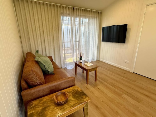 Fletcher Christian Apartments - Manava Suites