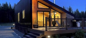 Black Cabin Retreat, Black Cabin in Northwest Montana