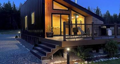 Black Cabin Retreat, Black Cabin in Northwest Montana