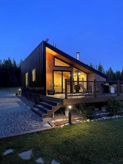 Black Cabin Retreat, Black Cabin in Northwest Montana