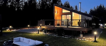 Black Cabin Retreat, Black Cabin in Northwest Montana