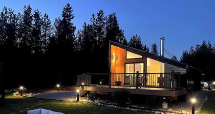 Black Cabin Retreat, Black Cabin in Northwest Montana