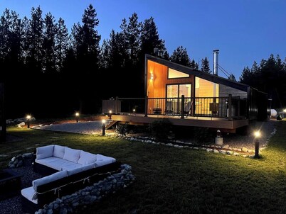 Black Cabin Retreat, Black Cabin in Northwest Montana