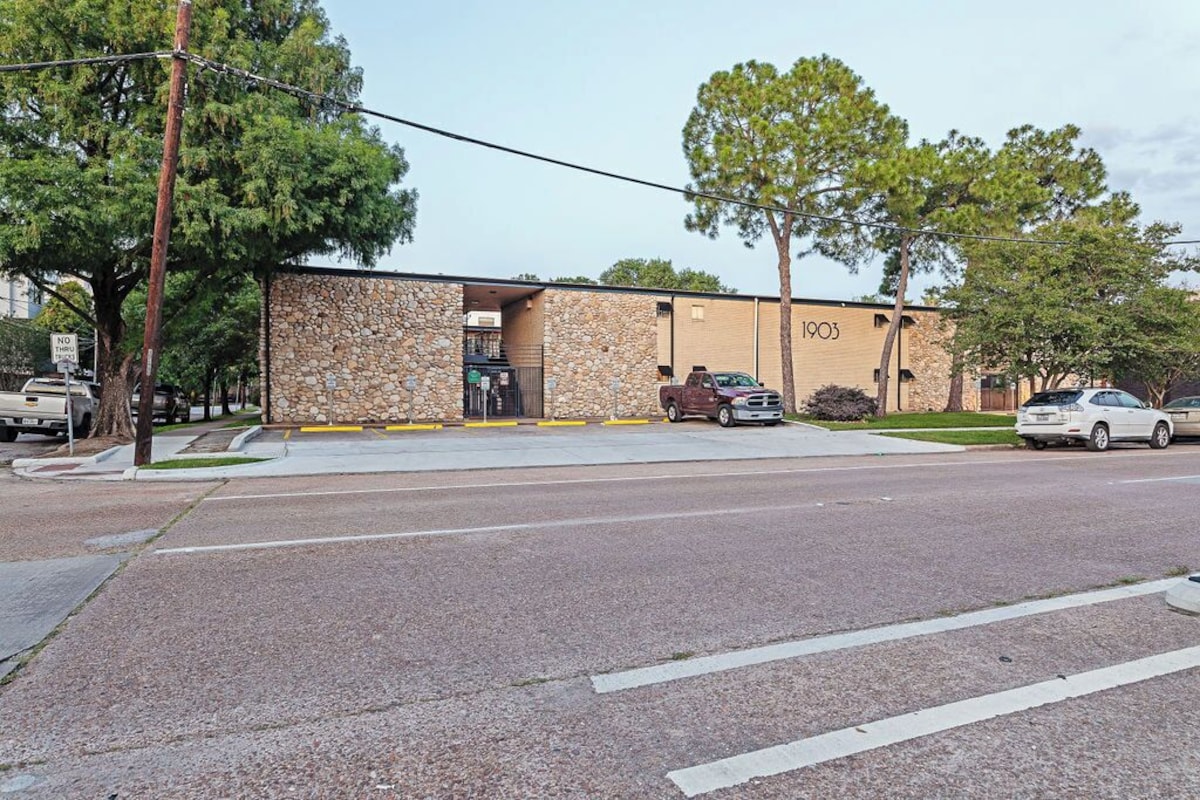 Photo 11 of Montrose Peach Bliss Studio, Medical Center 29!