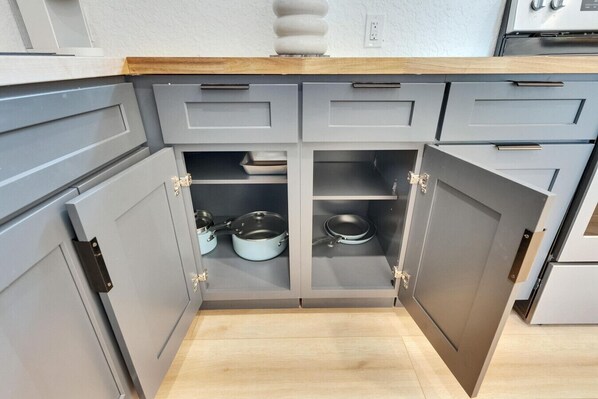 Interior - 10 min to Beach, Charming Largo Retreat (Largo)