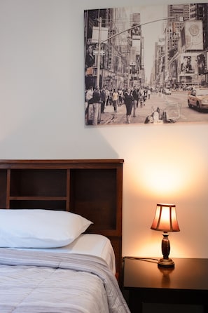 2 slaapkamers, een bureau, een strijkplank/strijkijzer, wifi