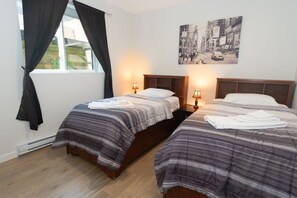 2 bedrooms, desk, iron/ironing board, WiFi