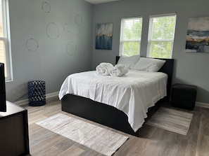 3 habitaciones, escritorio, tabla de planchar con plancha y wifi 