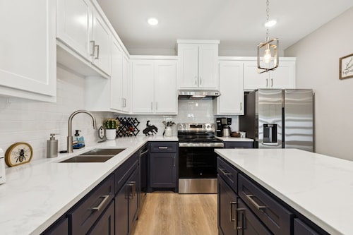 Stylish Home Near the Fort Worth Stockyards — 2 Minutes Away, Sleeps 8