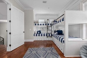 4 Schlafzimmer, Bügeleisen/Bügelbrett, kostenloses WLAN, Bettwäsche