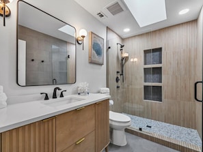 Shower, towels - Sea Thyme- Home with Private Pool, Sleeps 6! (Santa Rosa Beach)