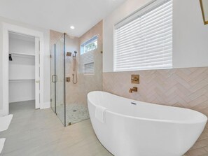 Douche, serviettes fournies