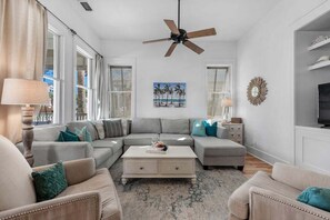 TV, DVD player - The Salty Palm- FREE Beach Service & Pet Friendly! (Miramar Beach)