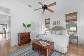 3 bedrooms, iron/ironing board, free WiFi, bed sheets - The Salty Palm- FREE Beach Service & Pet Friendly! (Miramar Beach)