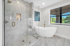 Shower, towels - Private Pool & Beach Access-Playing Hooky (Santa Rosa Beach)