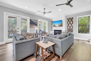 TV, fireplace, DVD player - Private Pool & Beach Access-Playing Hooky (Santa Rosa Beach)