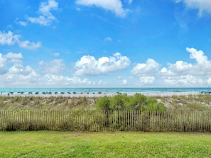 On the beach - Emerald Towers West 1005- Beach Front with Gulf View Balcony! (Fort Walton Beach)