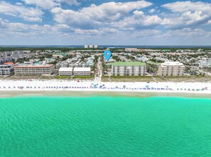 Una spiaggia nelle vicinanze